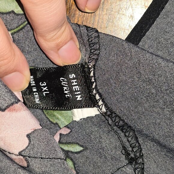 Women's Plus Black and Floral Wrap Crop Top 4x - Picture 2 of 4